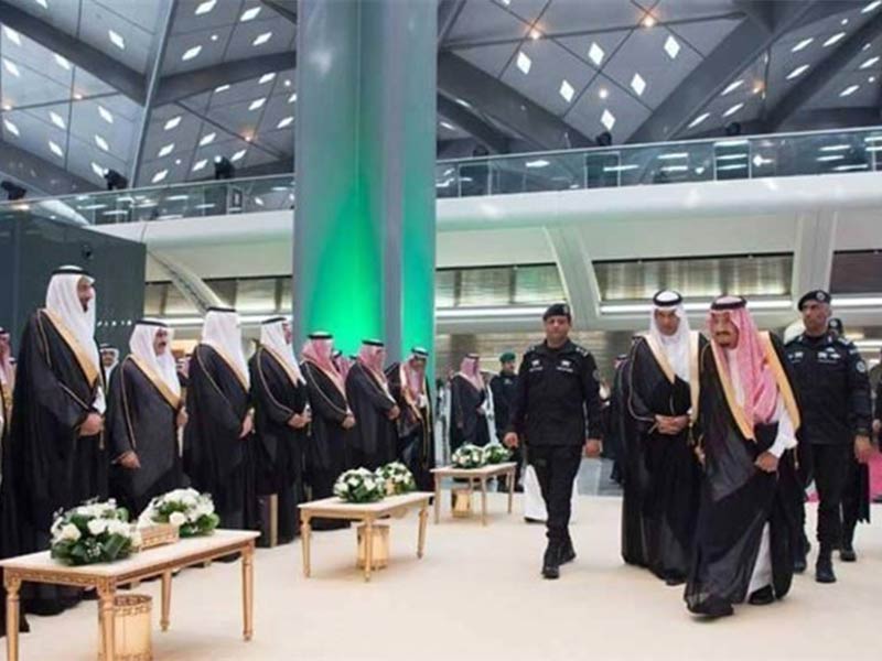 اضغط لمشاهدة الفيديو: العاهل السعودي يفتتح مشروع قطار الحرمين السريع